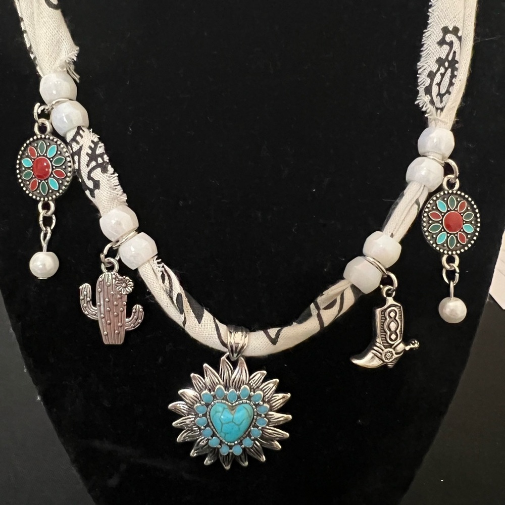 🎀 Bandana custom charm necklace 🎀